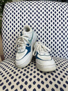 Nike White Colorblock Shoes Size 6.5